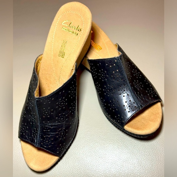 Clarks Women's Helio Corridor Leather Wedge - Black Leather - Size 8.5 EUC - Picture 1 of 8